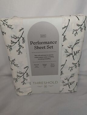 NWT Threshold Holly Branches Cotton King Sheet Set